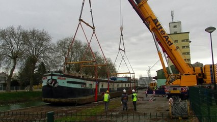 Vitry : la péniche Mi-Lou est enfin sortie de l'eau