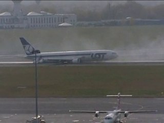 انتہائی خوبصورت کریش لینڈنگ