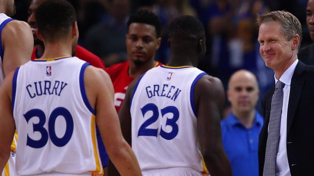 Warriors match Bulls win mark