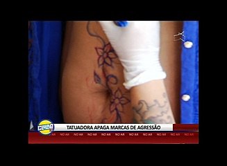 TATUADORA APAGA MARCAS DE AGRESSÃO