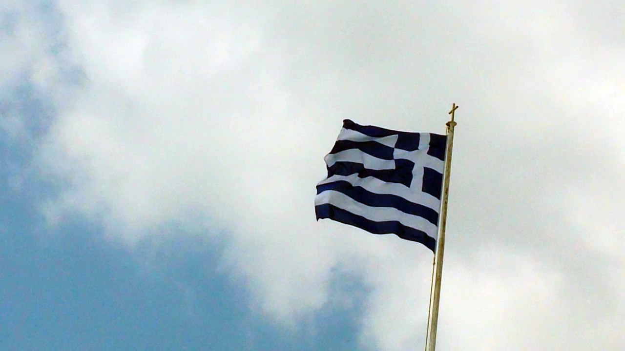 Griechische Fahne im Wind