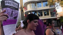 Activistas lesbianas presentes en la Marcha Feminista en el marco del Noveno ENF