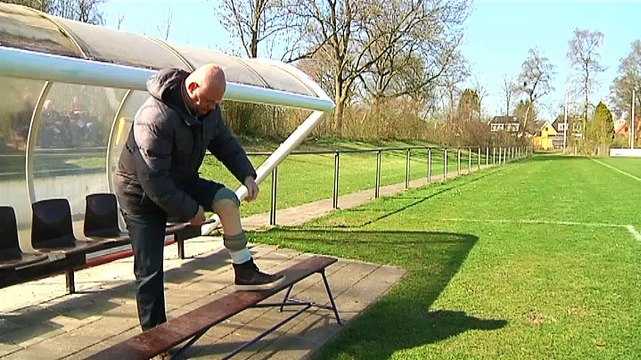 Voetballer die onderbeen moet missen na brute tackle vecht door - RTV Noord