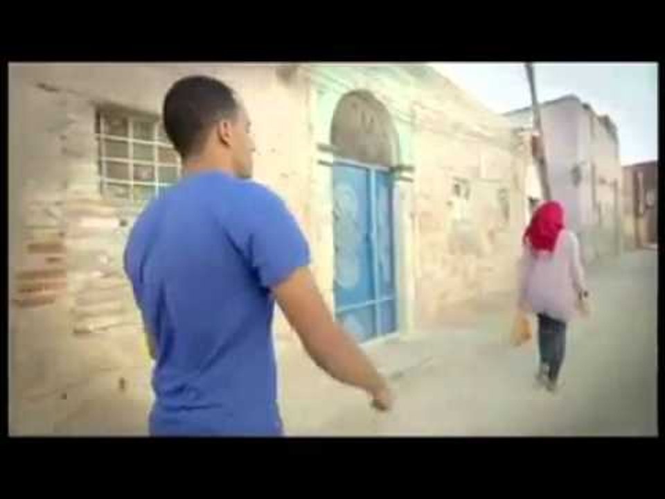 شاب يعاكس بنت ( تلطيش ) .... وفي الاخير طلعت أخته