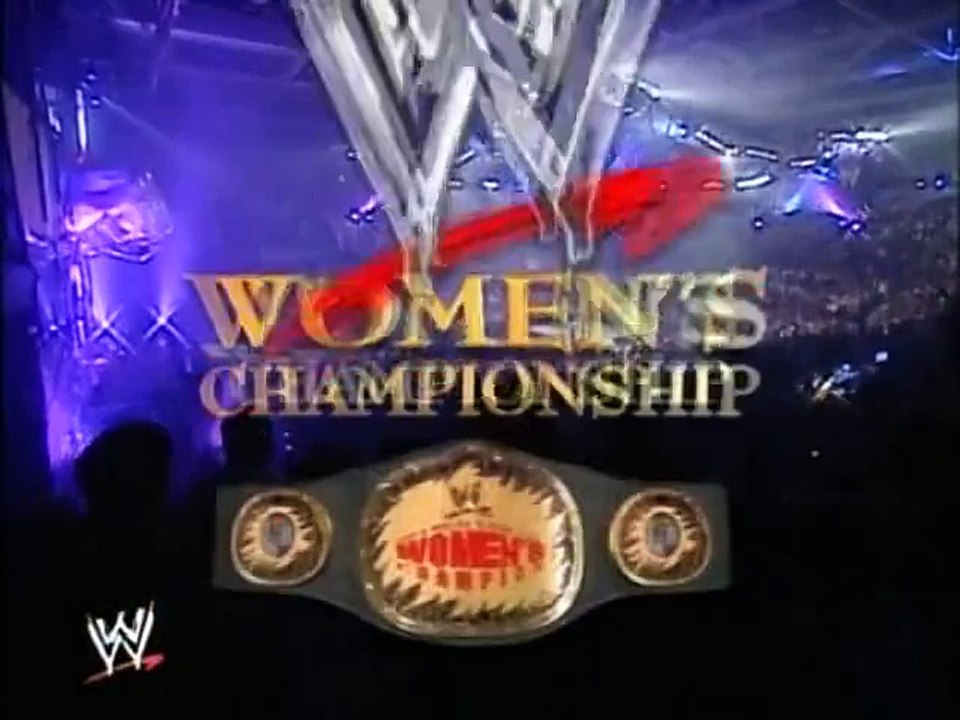 Trish Stratus vs Stacy Keibler