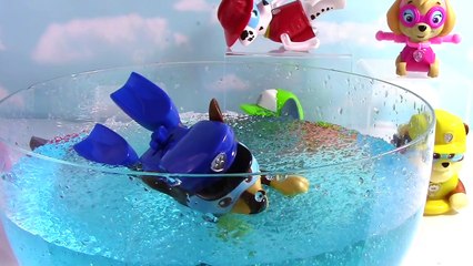 PAW PATROL BATH TOYS! Paddlin Pups Swim in Gelli Baff Goo and a Bubble Bath!