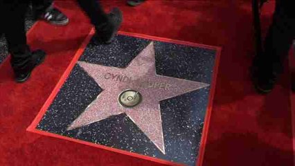 El pop de los 80 de Cyndi Lauper suena en el Paseo de la Fama