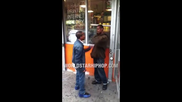 Morador de Rua aplica Mata Leão para se defender de Playboy Valentão.