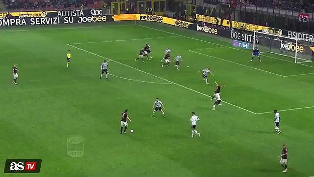 Mario Balotelli hizo una 'mano de dios' en el: AC Milán 1-2 Juventus (09/04/2016)