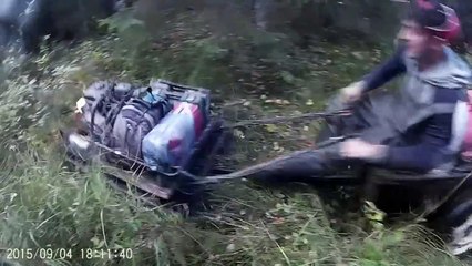 Летний мотобуксировщик (мотособака) КОЙРА едет по кочкарнику с высокой травой!