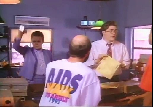 Escrito nas Estrelas (Younger and Younger) Trailer 1993