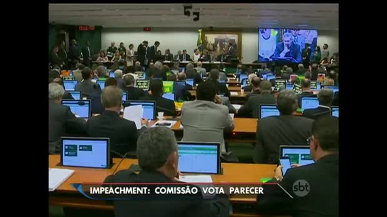 Deputados batem boca em sessão na comissão especial do impeachment