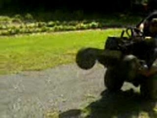 wheeling et crash en tracteur tondeuse
