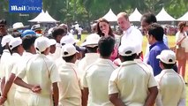 Kate Middleton and Prince William pay tribute to victims of 2008 Mumbai terror attacks in India _ Daily Mail Online