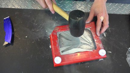 Découvrez l'intérieur d'un "Ecran Magique" pour dessiner !