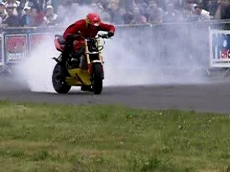 burn Zoltan stunt bike show 2007