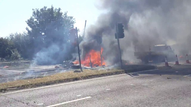 Panique après le crash d'un avion lors d'un meeting aérien