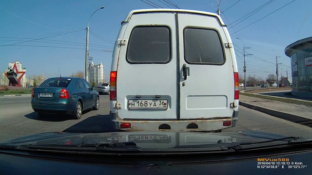 Quand tu laisses echapper une voiture de ta remorque... Oups