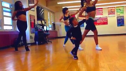 Beyonce dance. 2 year old kills choreography !