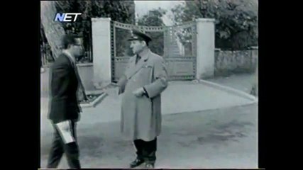 Μπορώ να δω τον Παπανδρέου.Διάλογος ξένου δημοσιογράφου με χωροφύλακα έξω από το Καστρί