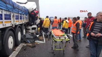 Bolu Tır'a Çarpan Kamyonun Sürücüsü Yaralandı