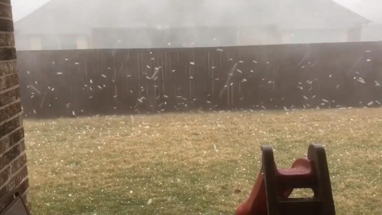 Severe thunderstorms batter northern Texas with hail