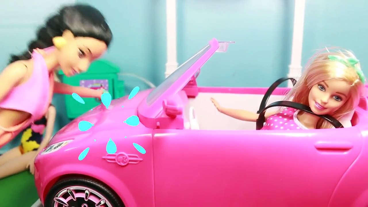 BARBIE SMELLS! Car Wash PRANK Disney Frozen Kids Joke Barbies Elsa Family Funny Toy Parody Video