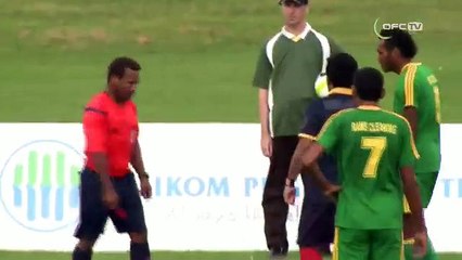 Un arbitre sort 6 rouges et 11 jaunes dans le même match