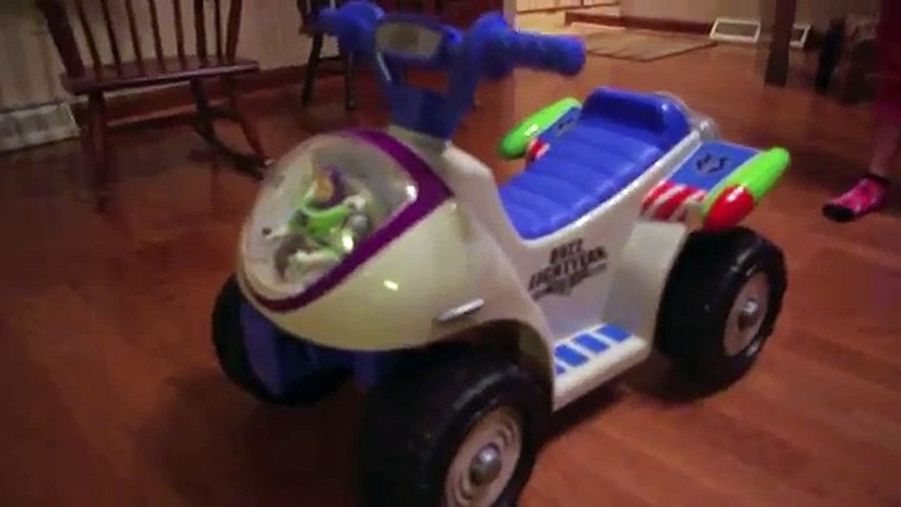 Buzz Lightyear Power Wheels Quad 4 wheeler from Fisher Price Pixar Disney Toy Story Vidéo
