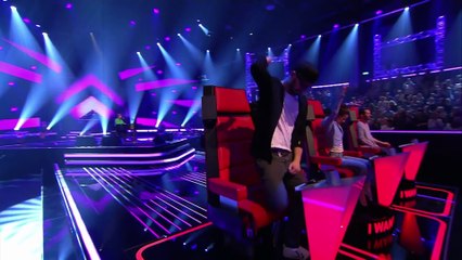 La juge est émerveillée par sa voix, mais quand elle voit qui il est, elle S’EFFONDRE!