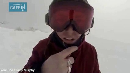 Une snowboardeuse se fait pourchasser par un ours