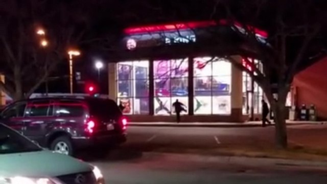 Des employés cassent les vitres d'un Burger King à cause d'un canular téléphonique