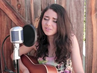 On rit d’elle car elle veut chanter du Elvis, mais dès les premières paroles, leur opinion change!