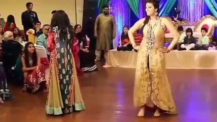 Indian Wedding Mehndi Night BEST Dance On Mehndi Taan Sajdi 2016