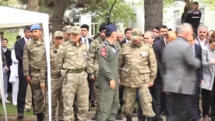 Video herunterladen: Şehit Jandarma Uzman Çavuş Uysal İçin Tören