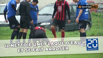 Il veut «nettoyer» une flaque d’eau au point de penalty et se fait arroser