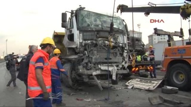 Tem'de 13 Aracın Karıştığı Zincirleme Kaza: 1'i Ağır 5 Yaralı...