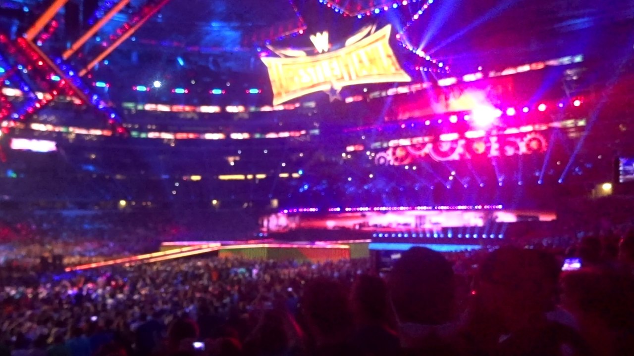 WWE Wrestlemania 32 Sasha Banks Entrance feat. Snoop Dog "Live" AT&T Stadium