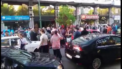 Fillon protesta para zyrës së Prokurorisë Speciale