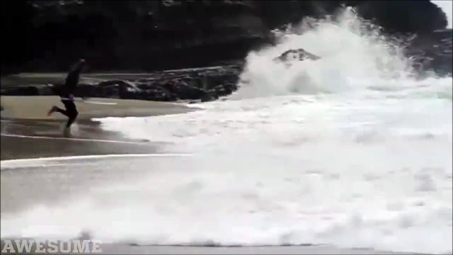 Démo de Skimboard en mode surdoué... Il glisse sur l'eau comme un poisson