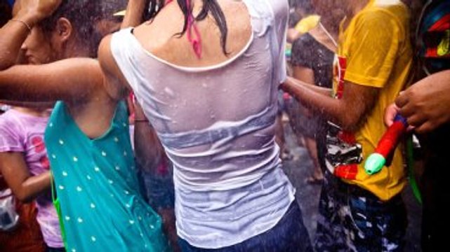 Tayland Su Bayramında 20 Bin Kişi Tutuklandı