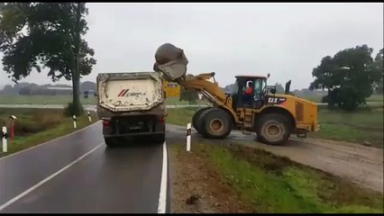 DOREL în acţiune! Cum să nu urci un BOLOVAN într-un camion. _))
