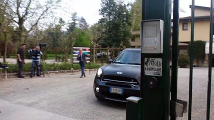 Milan, il saluto di Brocchi all'uscita dal primo allenamento