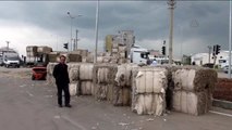 Tırın Üstündeki Pamuk Balyaları Yola Düştü