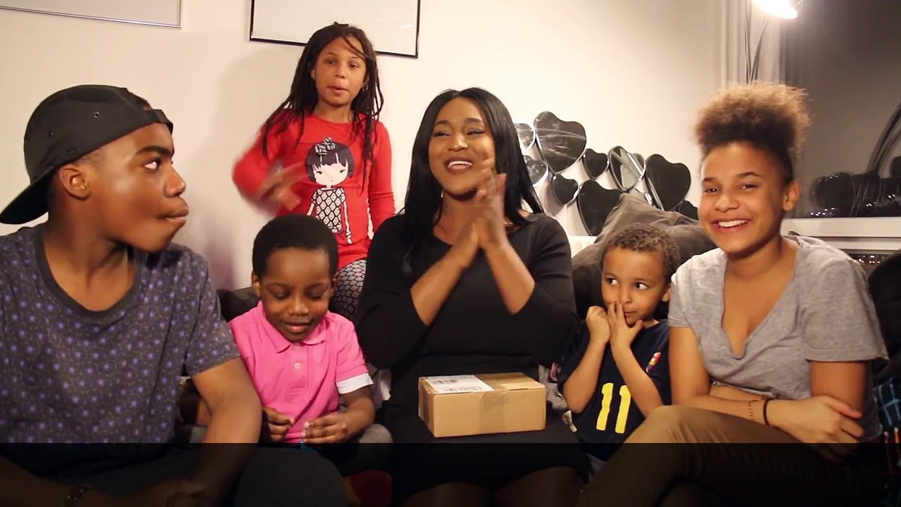 On mange des insectes POÜAAHH ( les enfants ne sont pas au courant de la surprise ahah )