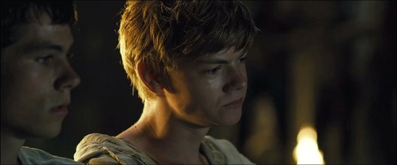 [HD] Thomas (Dylan OBrien) & Newt (Thomas Sangster) Almost Kiss - The Maze Runner