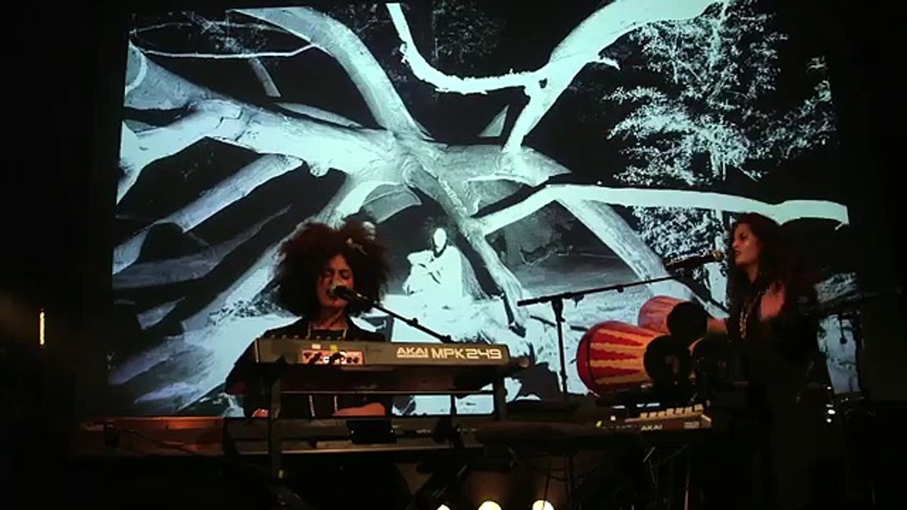 Ibeyi (full concert) - Live @ Trianon 34