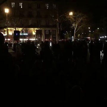 Lumières éteintes Place de la République: Les Nuit debout crient au #lampagate