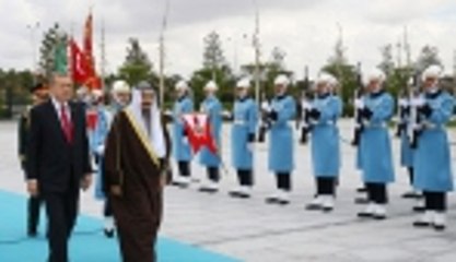 Kral Selman resmi törenle karşılandı