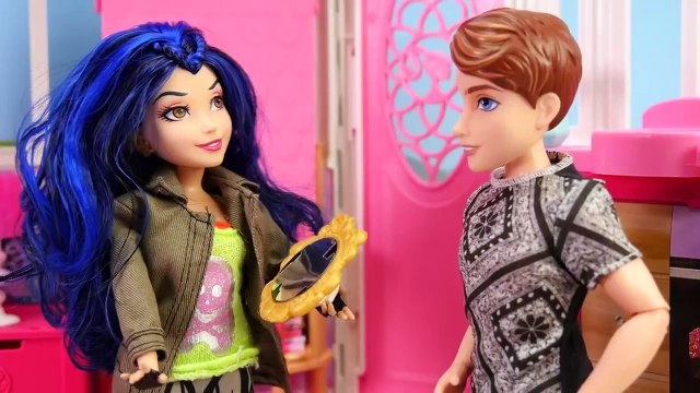 Descendants Evie Saves Mal from Maleficent. DisneyToysFan